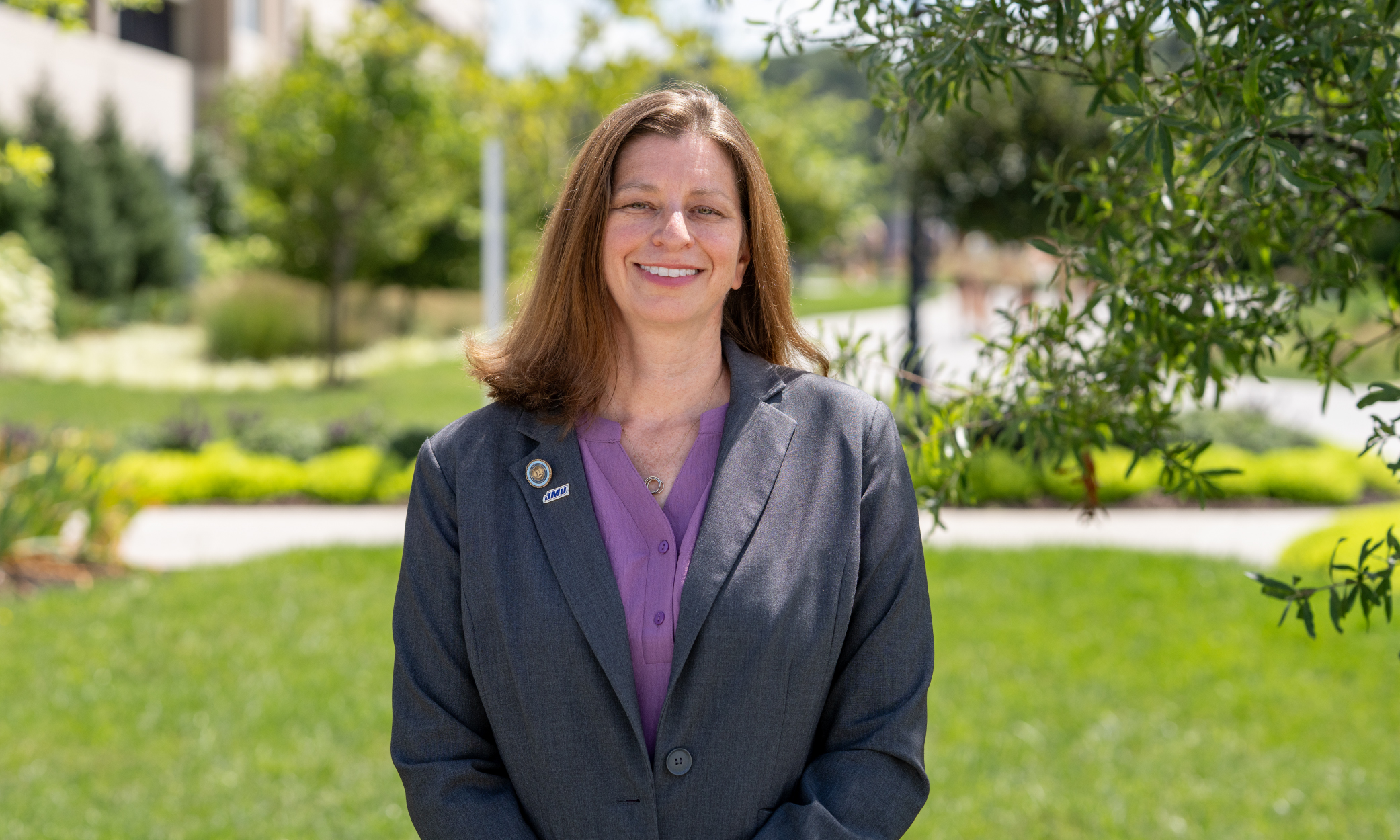 Portrait of Col. Lesley Kipling (’99) on JMU’s campus