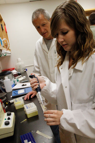 Dr. Ken Roth and student Lauren Howe in the lab