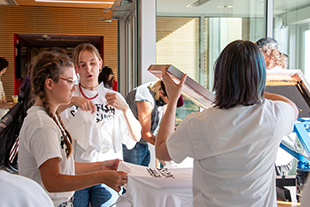 students printing tshirts