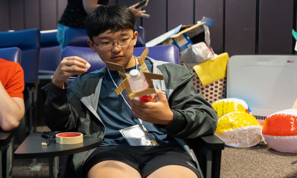 <span class="submesa">Science Explorers Camp</span> The third slide