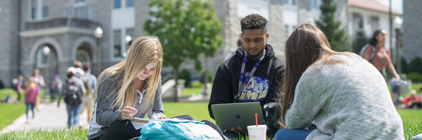 Students-on-Quad-Studying.jpg