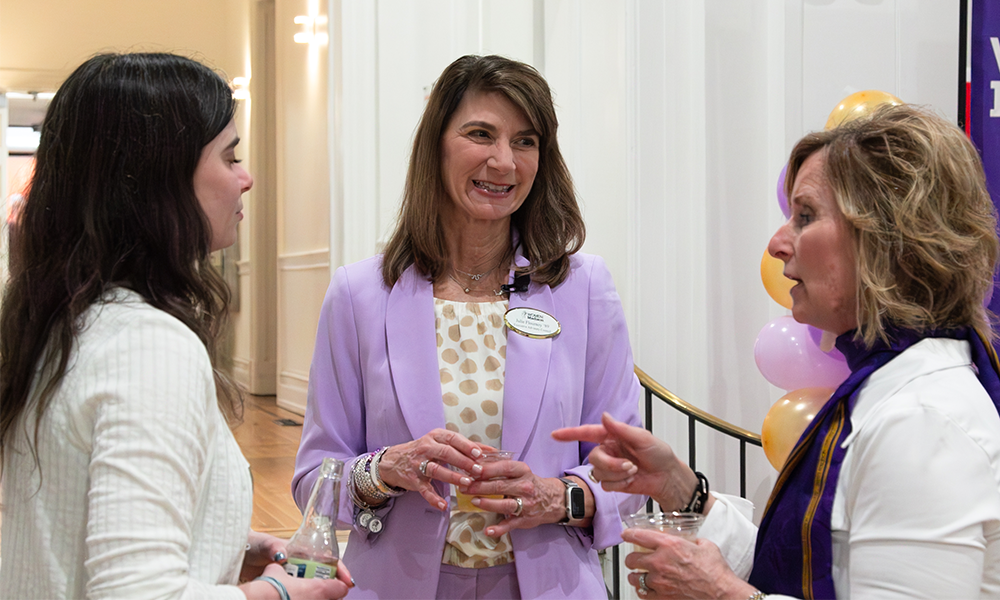  Maggie Flournoy (‘23), vice chair of the Executive Advisory Council; alumni Julie Flournoy (’89) and Anne Marie Elles (’91)